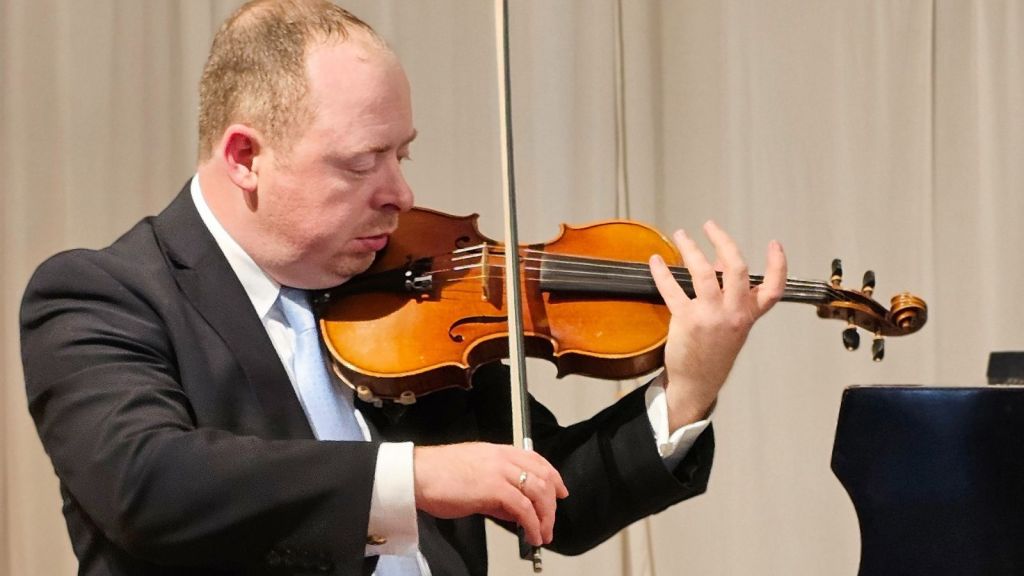 How to Find the Right Violin Tutor for You | K&M Music School