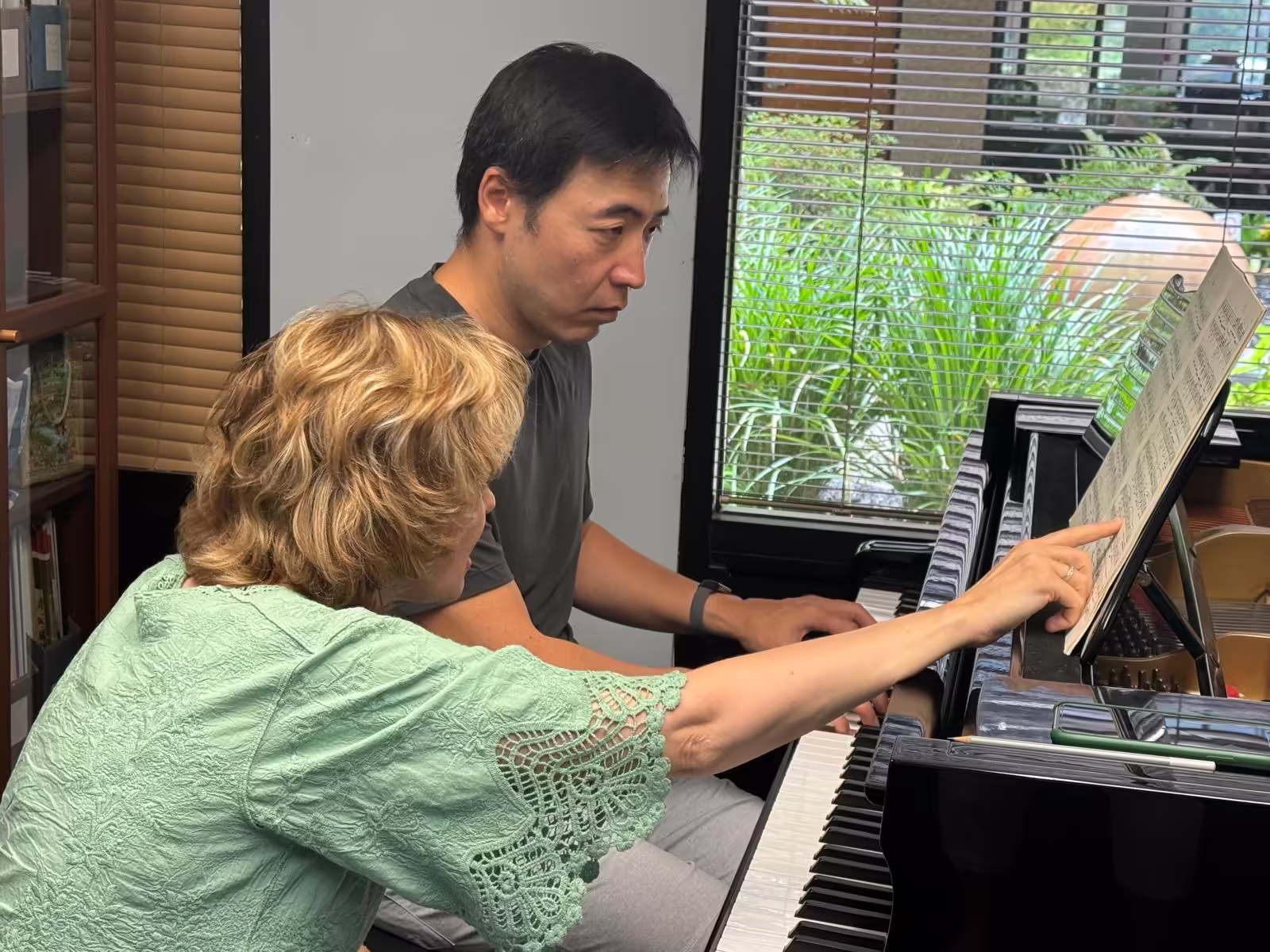 Eleonora Karpukhova coaching a pianist during a piano master class at K&M Music School in San Diego
